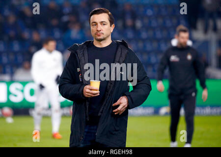 Magdeburg, Allemagne. 29 janvier, 2019. Soccer : 2ème Bundesliga, 19e journée, 1er FC Magdeburg - FC Erzgebirge Aue dans la MDCC-Arena. L'entraîneur Daniel Meyer Aue est sur le terrain avant le match commence. Credit : Joachim Sielski/dpa-Zentralbild/DPA - NOTE IMPORTANTE : en conformité avec les exigences de la DFL Deutsche Fußball Liga ou la DFB Deutscher Fußball-Bund, il est interdit d'utiliser ou avoir utilisé des photographies prises dans le stade et/ou la correspondance dans la séquence sous forme d'images et/ou vidéo-comme des séquences de photos./dpa/Alamy Live News Banque D'Images