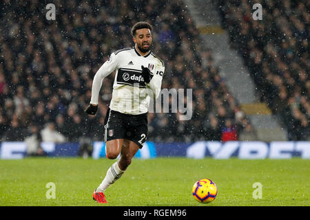 Londres, Royaume-Uni. 29 janvier, 2019. Cyrus Christie de Fulham pendant le premier match de championnat entre Fulham et Brighton and Hove Albion à Craven Cottage, Londres, Angleterre le 29 janvier 2019. Photo par Carlton Myrie. Usage éditorial uniquement, licence requise pour un usage commercial. Aucune utilisation de pari, de jeux ou d'un seul club/ligue/dvd publications. Credit : UK Sports Photos Ltd/Alamy Live News Banque D'Images