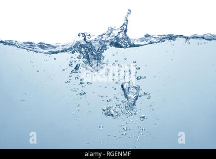 Avec des bulles d'eau bleu sur fond blanc Banque D'Images