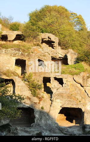 Ville-forteresse médiévale (EVPQE Çufut Forteresse Juive) dans les montagnes de Crimée, près de Bakhtchyssaraï dans Chufut-Kale, Crimea, Ukraine. 2 octobre 2008, l'esta Banque D'Images