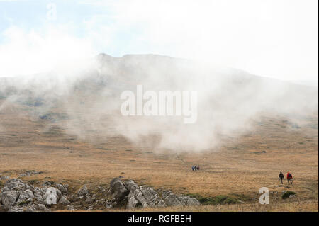 Eklizi-Bourun mountain (1527 m au-dessus du niveau de la mer) dans Anharskyy Chatyr-Dag près de massive Pereval (Angarskyi Pass), Crimée, Ukraine. 3 octobre 2008 © Woj Banque D'Images