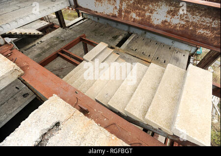 Hôtel turbaza inachevé dans Anharskyy Angarskyi sur Pereval (Col) sur 752 m au-dessus du niveau de la mer, en Crimée, Ukraine. 3 octobre 2008 © Wojciech Strozyk / Ala Banque D'Images