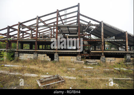 Hôtel turbaza inachevé dans Anharskyy Angarskyi sur Pereval (Col) sur 752 m au-dessus du niveau de la mer, en Crimée, Ukraine. 3 octobre 2008 © Wojciech Strozyk / Ala Banque D'Images