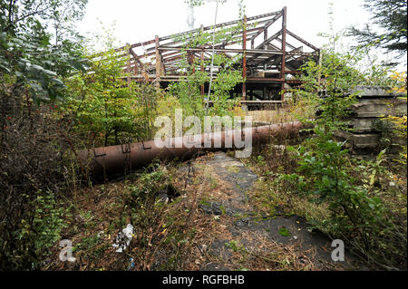 Hôtel turbaza inachevé dans Anharskyy Angarskyi sur Pereval (Col) sur 752 m au-dessus du niveau de la mer, en Crimée, Ukraine. 3 octobre 2008 © Wojciech Strozyk / Ala Banque D'Images