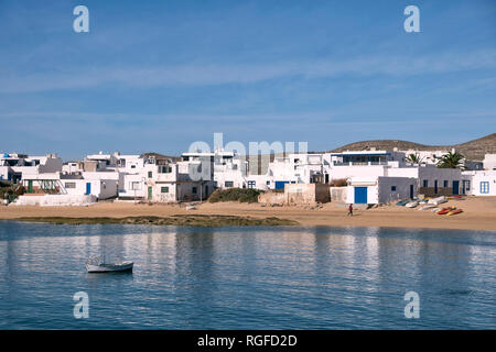 Reisen, Europa, Spanien, Kanaren, Kanarische Inseln, Lanzarote : HŠuser von Caleta del Sebo auf der Insel kanarischen paquet de La Graciosa. Banque D'Images