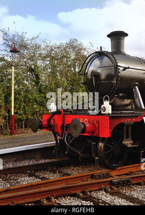 L'avant du réservoir GWR n° 5521, vu ici comme n° L150, attendant de quitter la gare Avon Riverside, avec des phares indiquant un train express, 19.10.2014. Banque D'Images