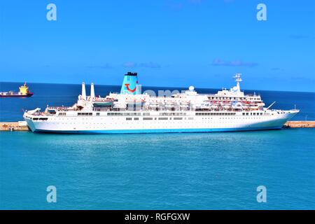 Bridgetown, Barbade, Caraïbes - 25 Février 2018 : le navire de croisière Célébration TUI Marella, amarré dans le port de Bridgetown, à la Barbade. Banque D'Images