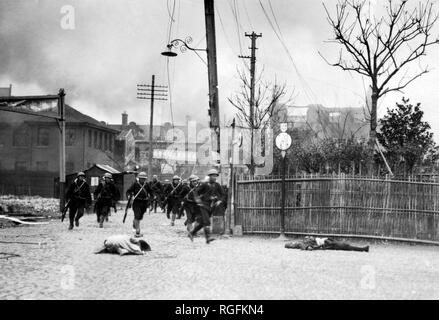 La Chine, les troupes japonaises dans les rues d'ciapei, 1937 Banque D'Images