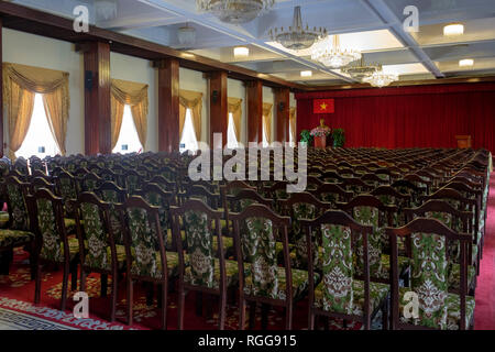 Salle de conférence au Palais de l'indépendance aka Palais de la réunification (ancien Palais présidentiel) à Ho Chi Minh Ville, Vietnam Banque D'Images