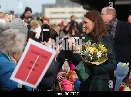 La duchesse de Cambridge, qui est connu sous le nom de Duchesse de Strathearn en Ecosse, lors d'une visite pour l'ouverture officielle du V&A Dundee, Écosse's first design museum. Banque D'Images