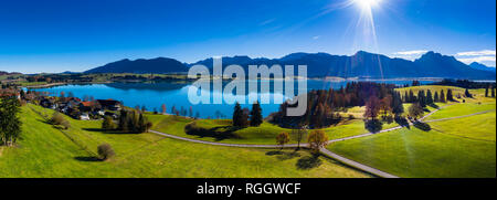 L'Allemagne, de Bavière, de l'Est Région de l'Allgaeu, Füssen, Dietringen, vue aérienne du lac Forggensee Banque D'Images