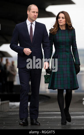 Le duc et la duchesse de Cambridge, qui sont connus comme le duc et la duchesse de Strathearn, lors d'une visite à l'ouverture officielle du V&A Dundee, Écosse's first design museum. Banque D'Images