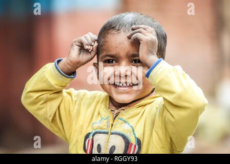 Rire, enfant garçon, Bandipur, Népal Banque D'Images