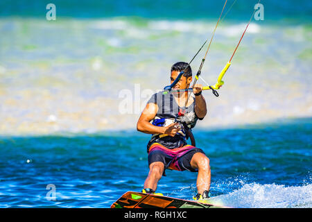 Le kitesurf sur la Sunshine Coast, Queensland, Australie Banque D'Images