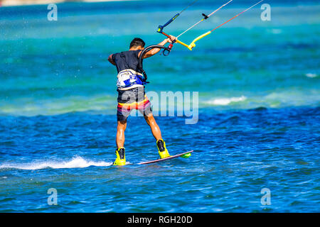 Le kitesurf sur la Sunshine Coast, Queensland, Australie Banque D'Images