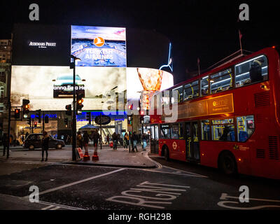 London,UK - 25 janvier 2019 : Piccadilly Circus à Londres la nuit Banque D'Images