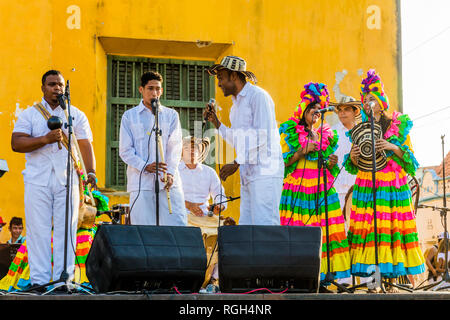 Cartagena , Colombie - mars 9, 2017 : groupe de musiciens jouant dans la région de Getsemani Cartagena de los indias Bolivar en Colombie Amérique du Sud Banque D'Images