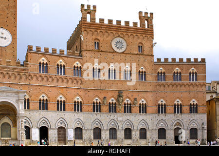 Piazza del Campo, Palazzo Pubblico, Sienne, Toscane, Italie, Europe Banque D'Images