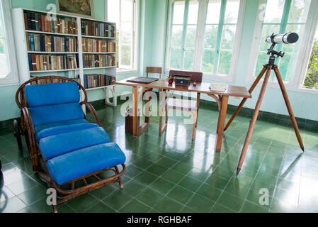 Détail de la chambre d'Ernest Hemingway à la Finca Vigia à San Francisco de Paula, à Cuba. Ici l'écrivain a vécu de 1939 à 1960 et abrite aujourd'hui un musée. P Banque D'Images