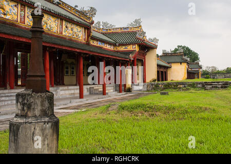 Le long corridor, près de la Thanh Palace Site dans la ville impériale, Hue, Vietnam Banque D'Images