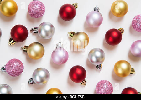 Maison de vacances de Noël colorés sur fond blanc Banque D'Images