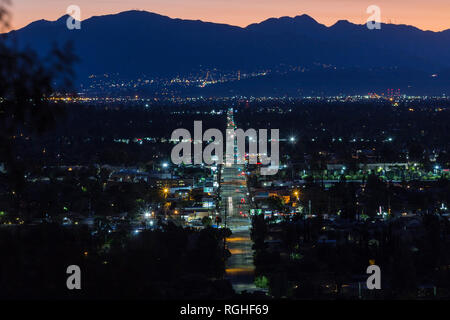 Los Angeles, Californie, USA - 28 janvier 2019 : l'aube vue du Devonshire Street dans le quartier de Chatsworth dans la vallée de San Fernando. Le Sa Banque D'Images