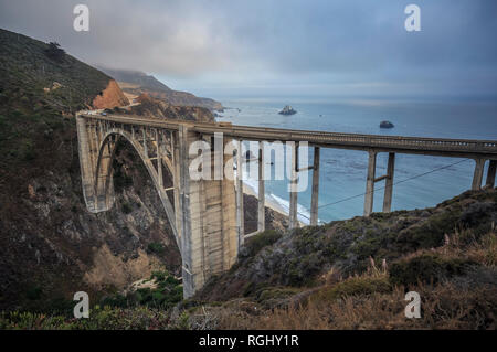 États-unis, Californie, Big Sur, la côte du Pacifique, National Scenic Byway, Bixby Creek Bridge, la California State Route 1, route 1 Banque D'Images
