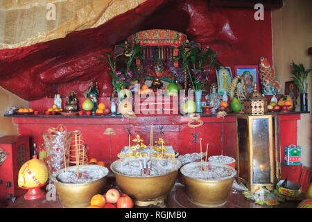 Autel et les offrandes, Pak Tai Temple, Stanley, l'île de Hong Kong, Hong Kong, Chine, Asie Banque D'Images