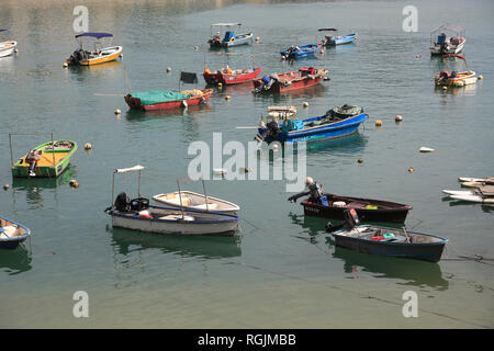 Des bateaux de pêche, quais et Bay, Stanley, l'île de Hong Kong, Hong Kong, Chine, Asie Banque D'Images