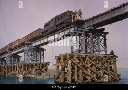 Corps de transport se déplaçant au-dessus de pont qui a été construit sur le Rhin à Wesel, Allemagne, Europe centrale, de l'Ouest Campagne alliés à l'invasion de l'Allemagne, 1945 Banque D'Images
