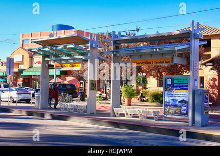 Sur l'arrêt de tramway juste à l'extérieur de l'Université/Tyndall la porte ouest du campus de l'Université d'Arizona à Tucson AZ Banque D'Images