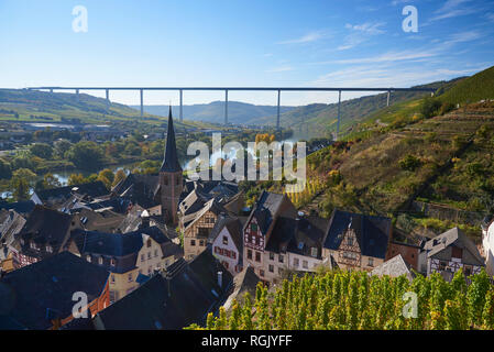 Allemagne, Rhénanie-Palatinat, Bernkastel-Wittlich, Zeltingen-Rachtig, Uerzig, Moselle, Moselle Haut Bridge Banque D'Images