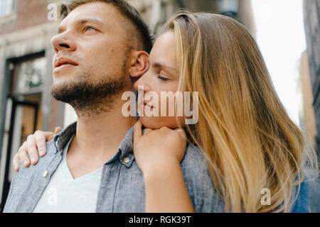 Young couple dans la ville Banque D'Images