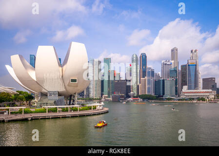 Singapour, Singapour - le 10 août 2018 : skyline de Singapour par le Marina Bay Banque D'Images