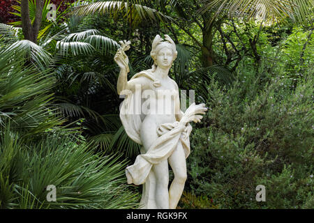 Sculptures classiques dans le parc de la Quinta da Regaleira palace à Sintra, Portugal Banque D'Images