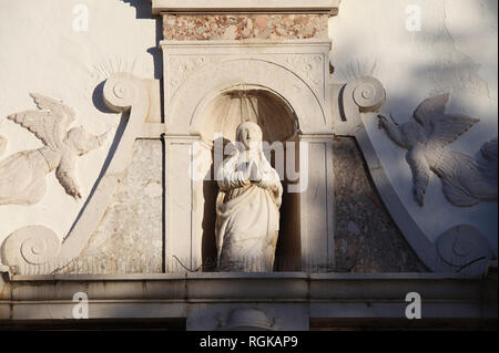 Sculpture sur la façade de l'Igreja da Misericordia à Faro Banque D'Images