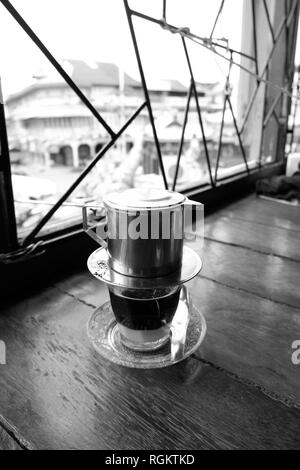 Café vietnamien traditionnel en noir et blanc Banque D'Images