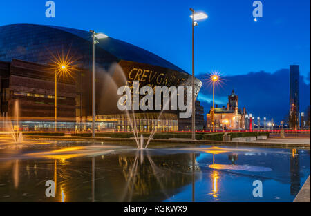 Le Wales Millennium Centre, Pierhead Building, Water Tower et la Fountain, Cardiff Bay, pays de Galles Banque D'Images