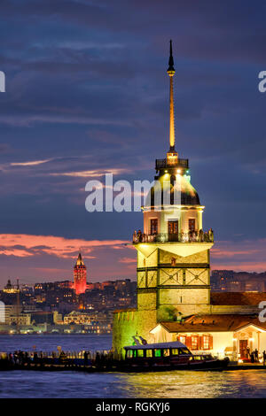 Tour de la jeune fille (également connu sous le nom de la tour de Léandre), Üsküdar, Istanbul, Turquie. Banque D'Images