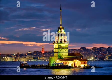 Tour de la jeune fille (également connu sous le nom de la tour de Léandre), Üsküdar, Istanbul, Turquie. Banque D'Images