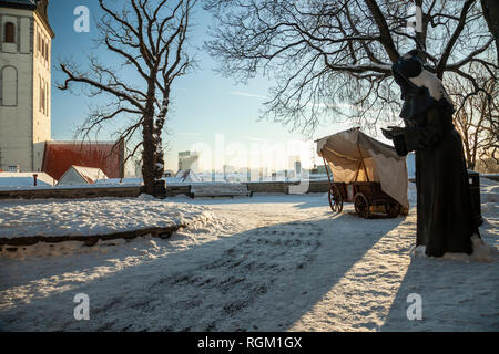 Matin d'hiver au Jardin du roi danois dans la vieille ville de Tallinn, Estonie. Banque D'Images