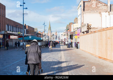 Voir à l'ouest vers le bas Bomwich High Street, dans le West Midlands Banque D'Images