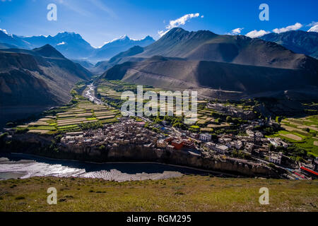 Vue Aérienne Vue panoramique sur la ville et environs agricoles dans la vallée de Kali Gandaki Banque D'Images