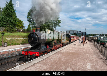 Great Western machine à vapeur no 3440 Ville de Truro tirant un train sur le bateau de fer Strathspey Garten en Strathspey Highland Scotland UK Banque D'Images