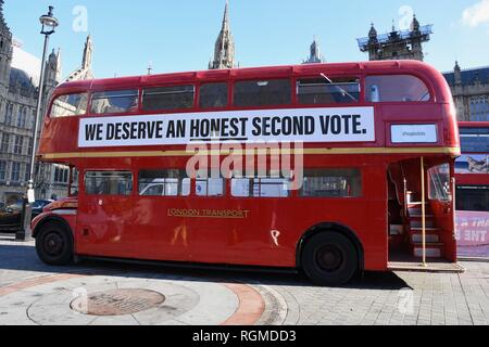 Londres, Royaume-Uni. 30 janvier, 2019. PeoplesVote, Red London Bus, chambres du Parlement,London.UK Crédit : michael melia/Alamy Live News Banque D'Images