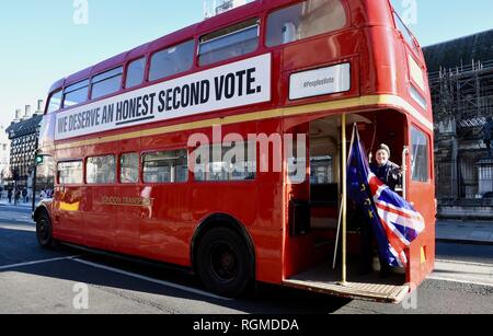 Londres, Royaume-Uni. 30 janvier, 2019. PeoplesVote, Red London Bus, chambres du Parlement,London.UK Crédit : michael melia/Alamy Live News Banque D'Images