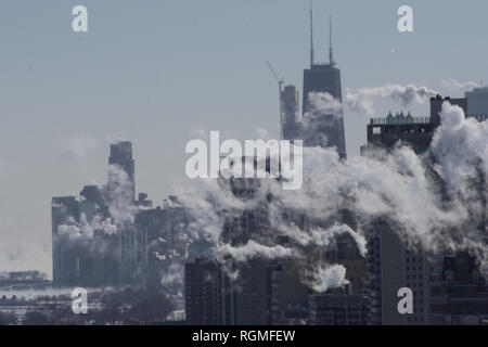 Chicago, USA. 30Th Jan, 2019. Vortex polaire balaye vers le bas pour le Midwest des États-Unis le 30 janvier 2019. Les températures record enregistrées dans plusieurs villes. Chicago a enregistré -23 degrés Fahrenheit à l' O'Hare Airport de 7:00 AM, le plus froid depuis 1985. Le refroidissement éolien atteint -52 degrés. Écoles publiques de Chicago sont fermés comme le sont beaucoup d'entreprises. Le Navy Pier et les zoos de Chicago a également fermé pour la journée. Même des températures plus froides sont prévus pour demain. Credit : Karen I. Hirsch/ZUMA/Alamy Fil Live News Banque D'Images