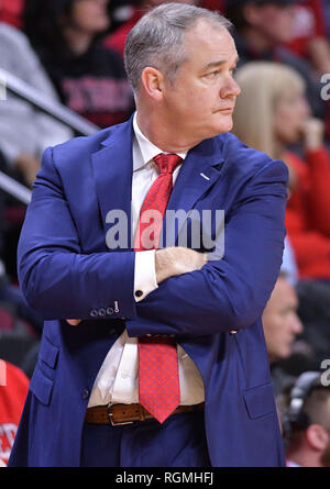 Piscataway, New Jersey, USA. 30Th Jan, 2019. La Rutgers Scarlet Knights entraîneur STEVE PIKIELL regarde son équipe dans un match contre l'Indiana Hoosiers à la Rutgers Athletic Center. Crédit : Joel Plummer/ZUMA/Alamy Fil Live News Banque D'Images