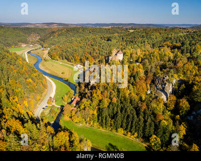 L'Allemagne, la Bavière, la Suisse franconienne, Ahorntal, château Rabenstein en automne Banque D'Images