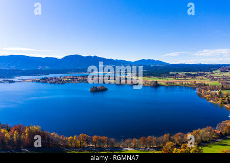 L'Allemagne, en Bavière, à l'Est du district de Garmisch-Partenkirchen, Allgaeu, avant-pays alpin, vue aérienne du lac Staffelsee avec les îles Banque D'Images